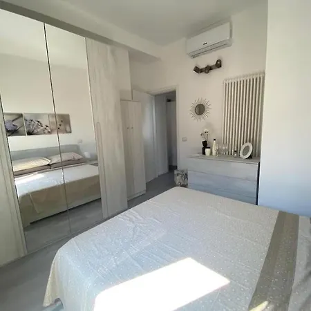 Comfy Brand New Equipped Apartment Como